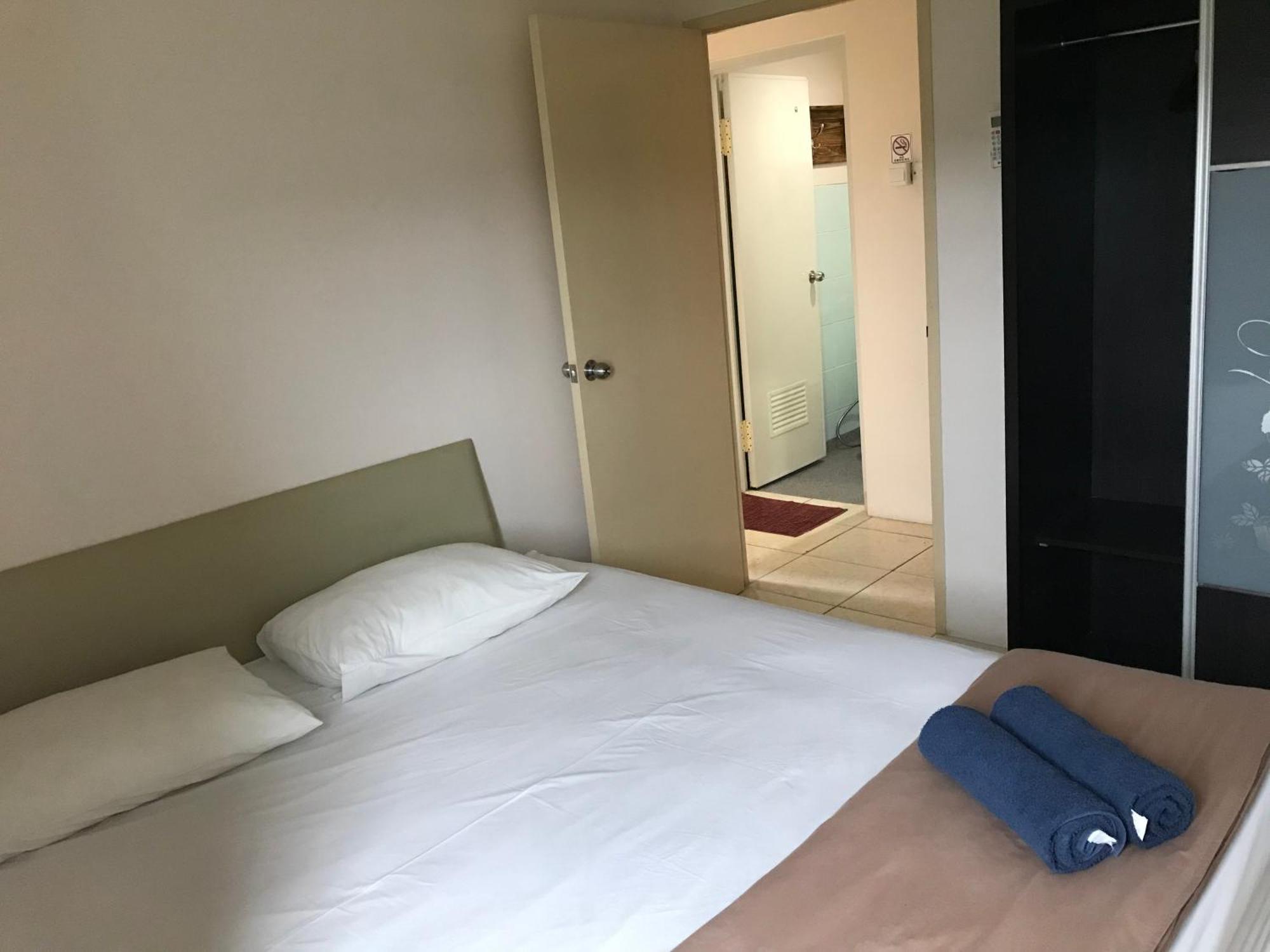 Queen Victoria Apartment Batam Værelse billede